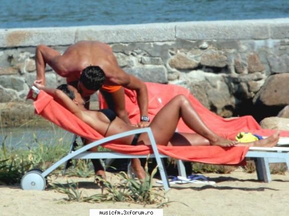 asa asa :rotfl: aici vor aparea cele mai noi poze cu artisti in dif. ipostaze